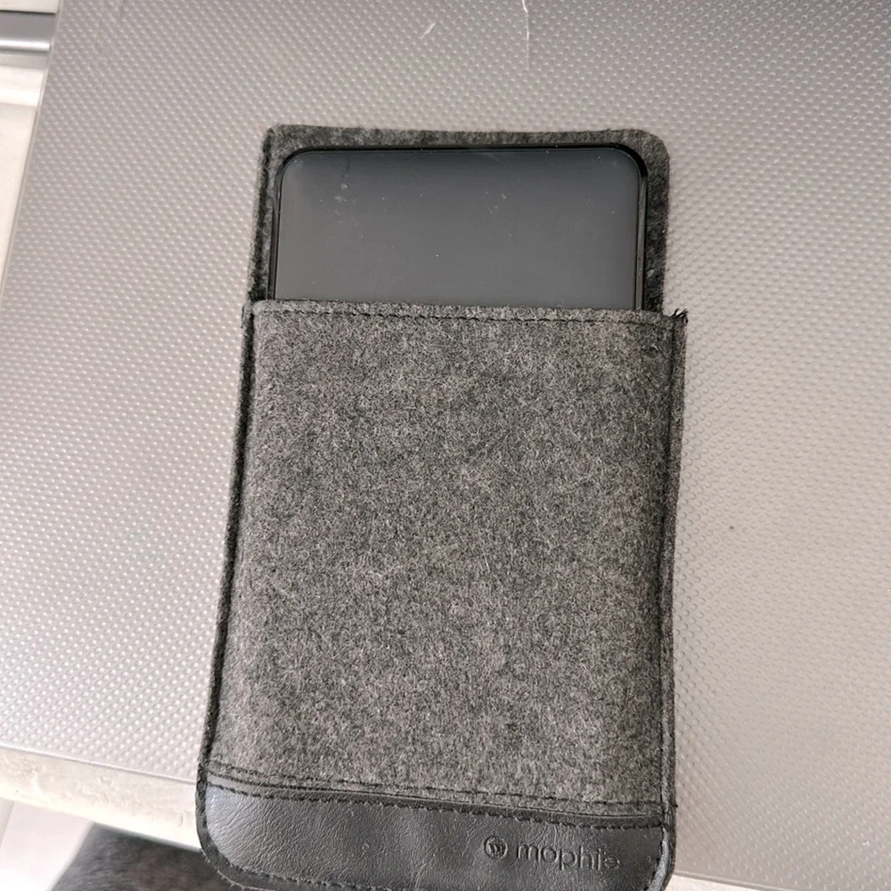 Mophie felt Carrying Case